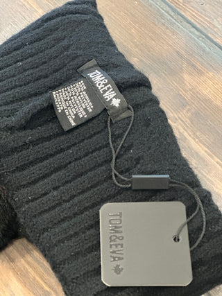 Midnight Black Pom Toque I Tom & Eva